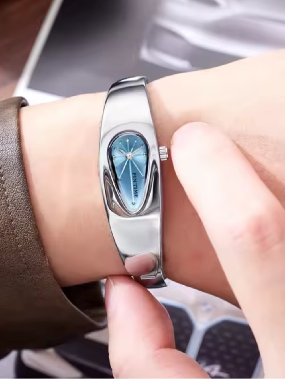PIN TIME Silver Bracelet Smartwatch with Blue Dial